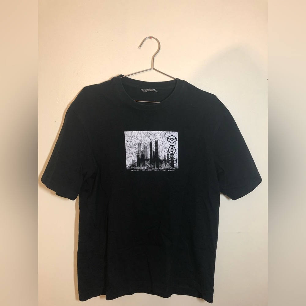Black tee